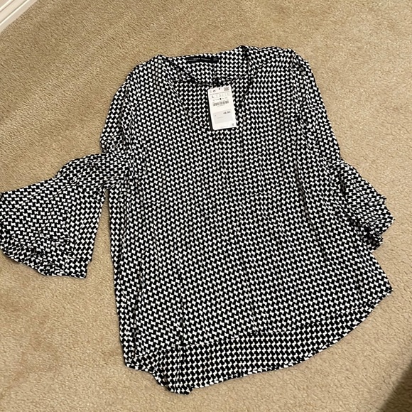 Zara Tops - NWT Zara flutter sleeve top